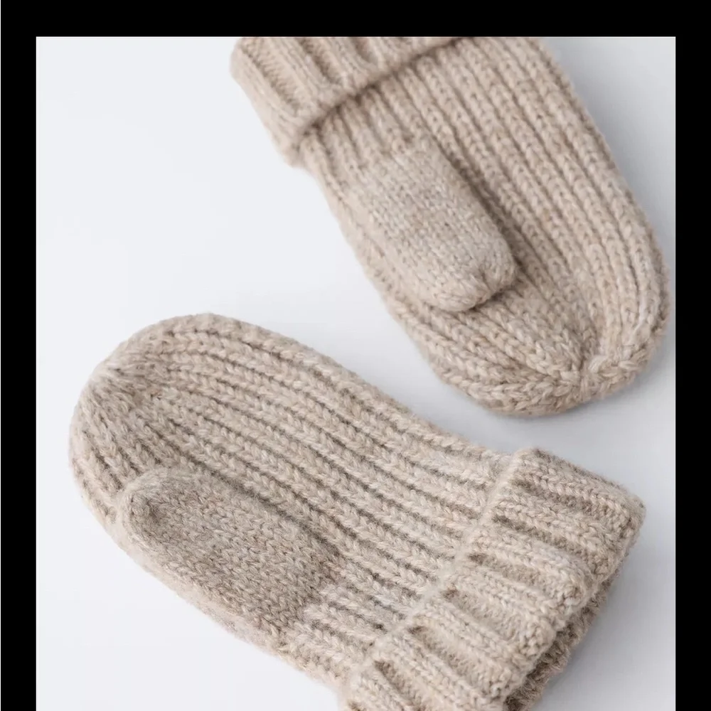 Zara kids, taupe brown, knit mittens, size S (3-6 years)
